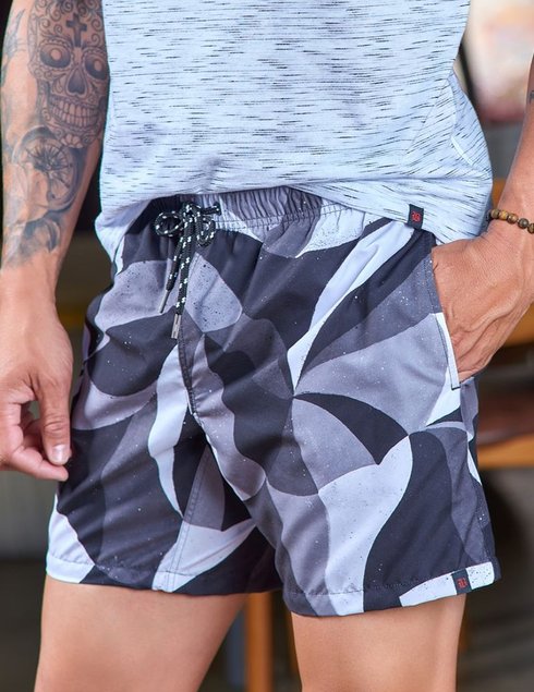 03 shorts de banho masculino estampa abstrata preto e branco