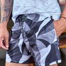 03 shorts de banho masculino estampa abstrata preto e branco