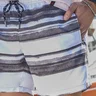 01 shorts de banho masculino branco com listras pretas