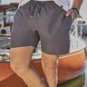 shorts de banho masculino cinza com listra rosa frente