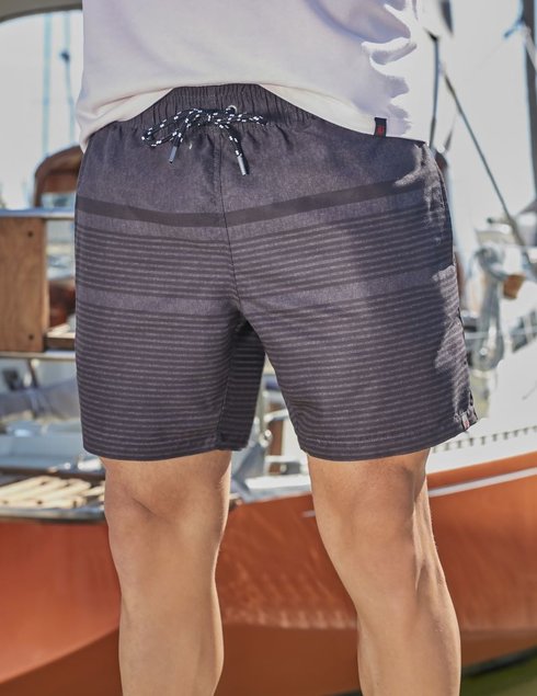 shorts de banho masculino listrado cinza frente