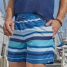 shorts de banho listrado azul baumgarten frente