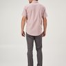 01 camisa masculina manga curta premium rosa envelhecido com bolso