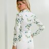 camisa feminina classica baumhgarten branca com floral azul cotas