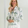 camisa feminina classica baumhgarten branca com floral azul frente