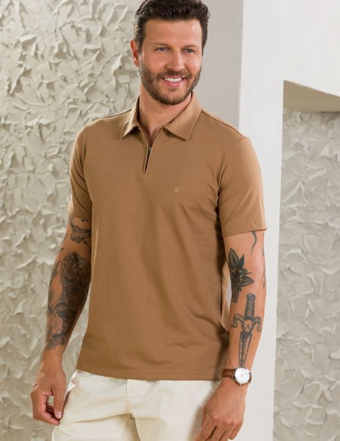 04 camisa masculina polo manga curta texturizada marrom com ziper acabamento d