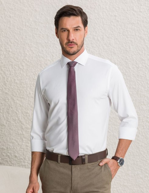 camisa social masculina baumgarten viscose de bambu branca com detalhes aproximada