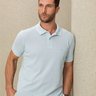 camisa polo masculina texturizada azul claro frente