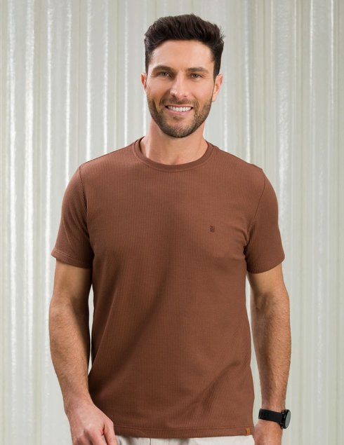 camiseta masculina texturizada baumgarten marrom aproximada