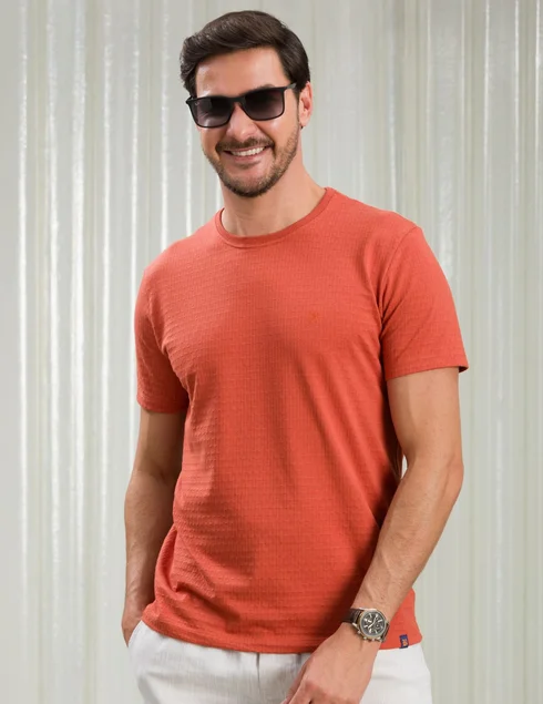 camiseta masculina malha texturizada laranja frente