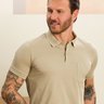 camisa masculina polo baumgarten bege com bolso frente