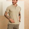 camisa masculina polo baumgarten bege com bolso