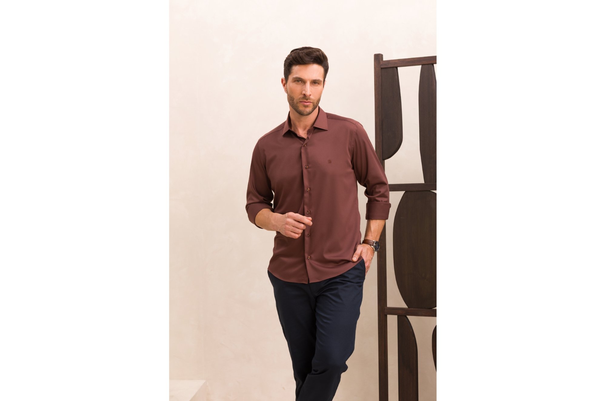 Pai usando camisa Baumgarten no dia a dia